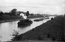 Tug pulling barges down the Barge Canal near Rochester