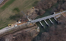 Nine Mile Creek Aqueduct restoration - Unloading glulam timbers