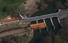 Nine Mile Creek Aqueduct restoration - First glulam timbers installed